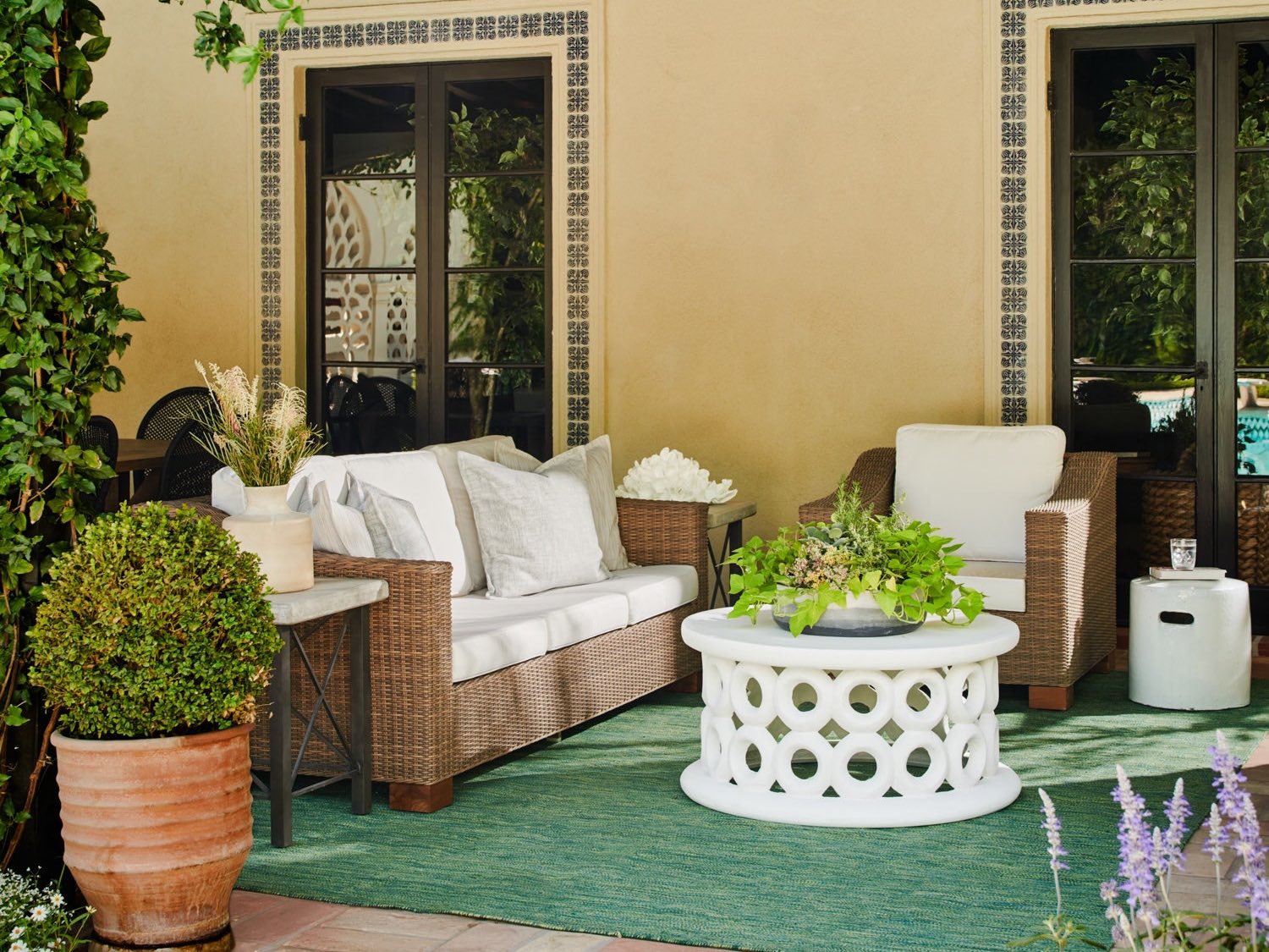 Outdoor Decor:  Creating an Outdoor Haven